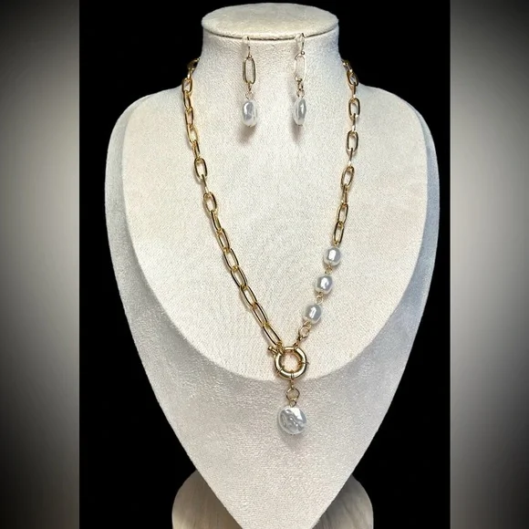 1 Pair Of Earrings and one Necklace Stylish Jewelry Set Paperclip Chain. - Picture 2 of 4